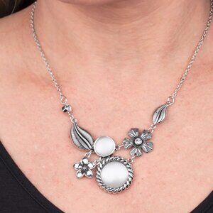 Paparazzi Jewelry Accessories - Exquisitely Eden - White Necklace - Vintage